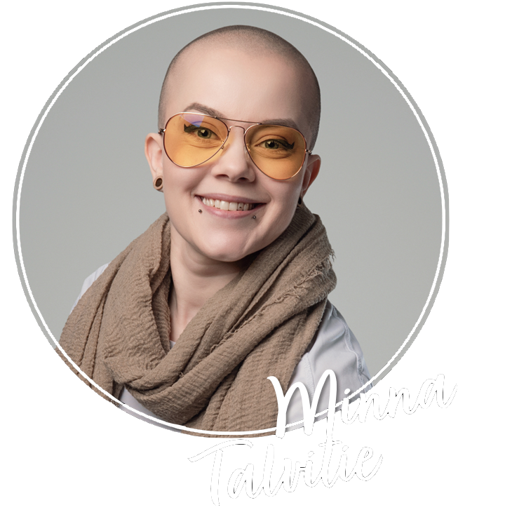 Kirjailija, yrittäjä Minna Talvitie, joka kirjoittaa kirjaa Skeittaavasta koirastaan Rambo Staffista